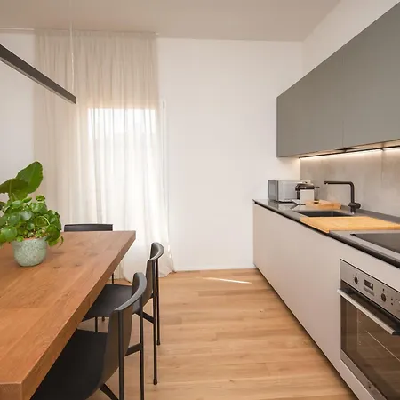 Enjoy - Luxury Experience Apartment In The Heart Of Bologna Exterior photo